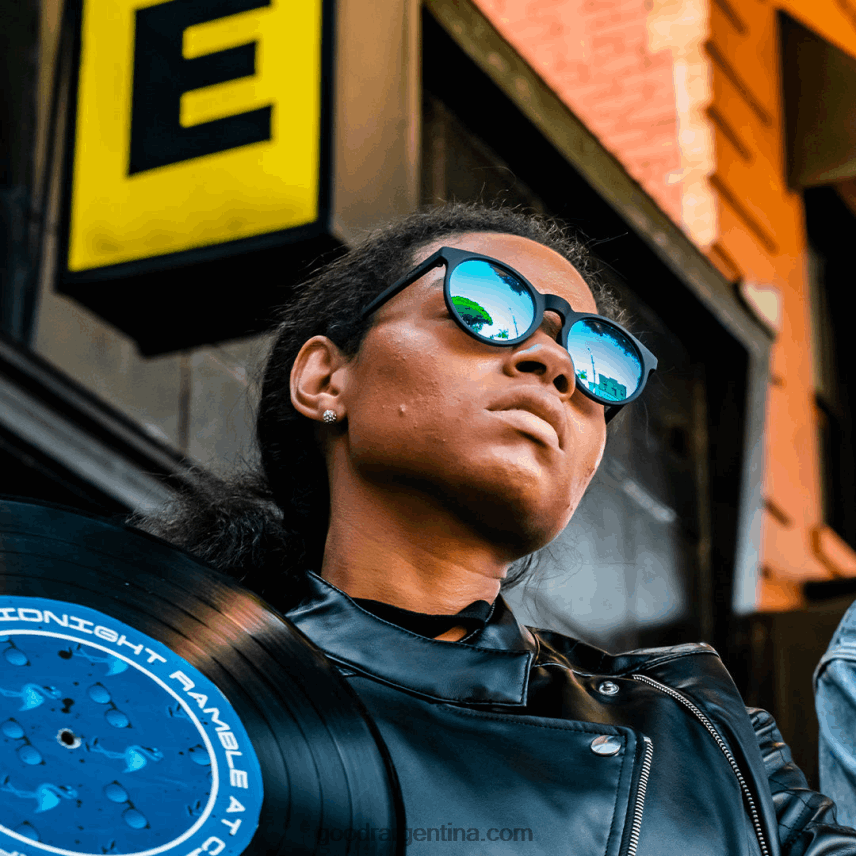 Goodrpaseo de medianoche en el bar circular 28DP0L87